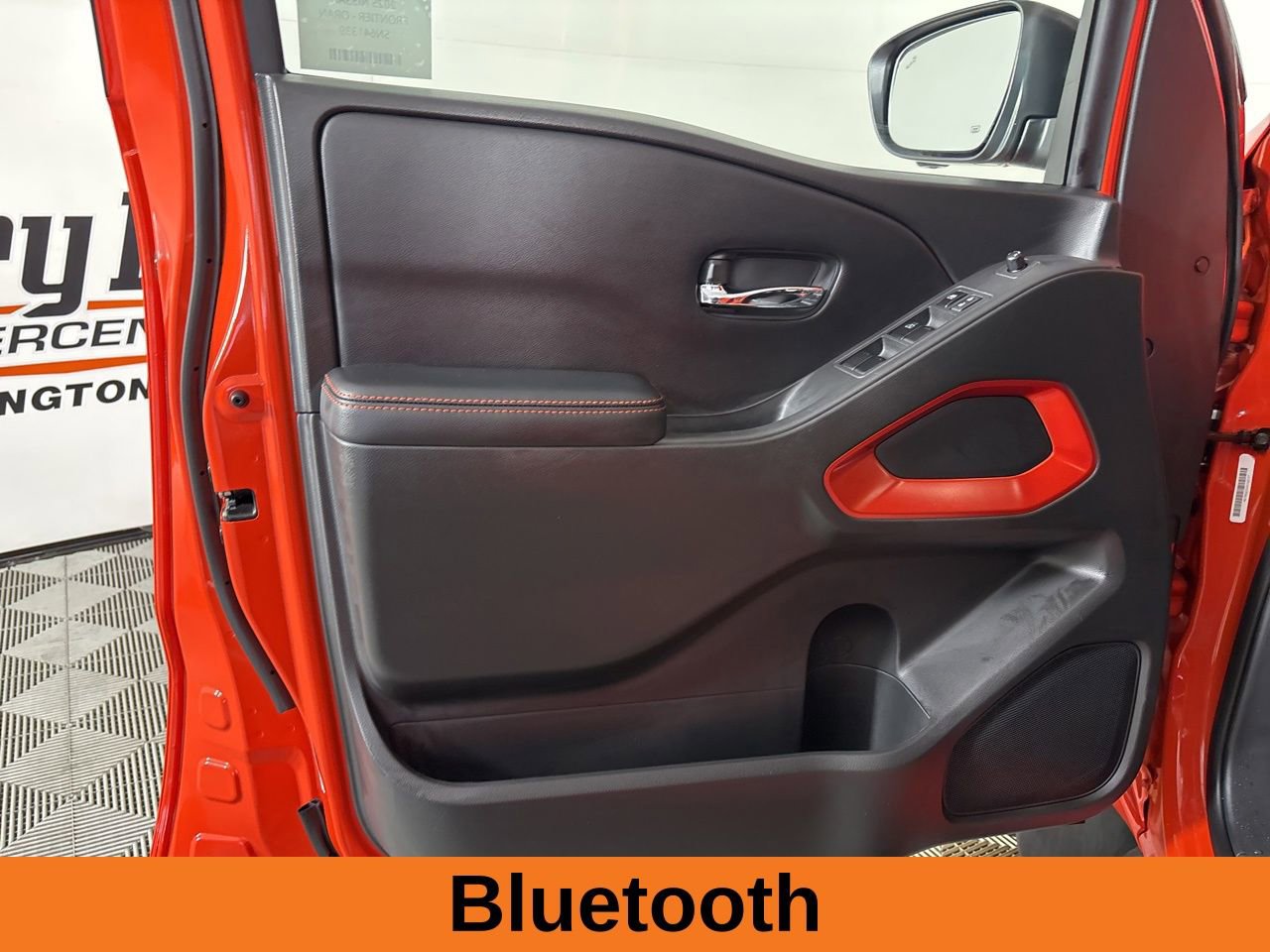 Used 2025 Nissan Frontier PRO-4X w/ Pro Convenience Package image 9