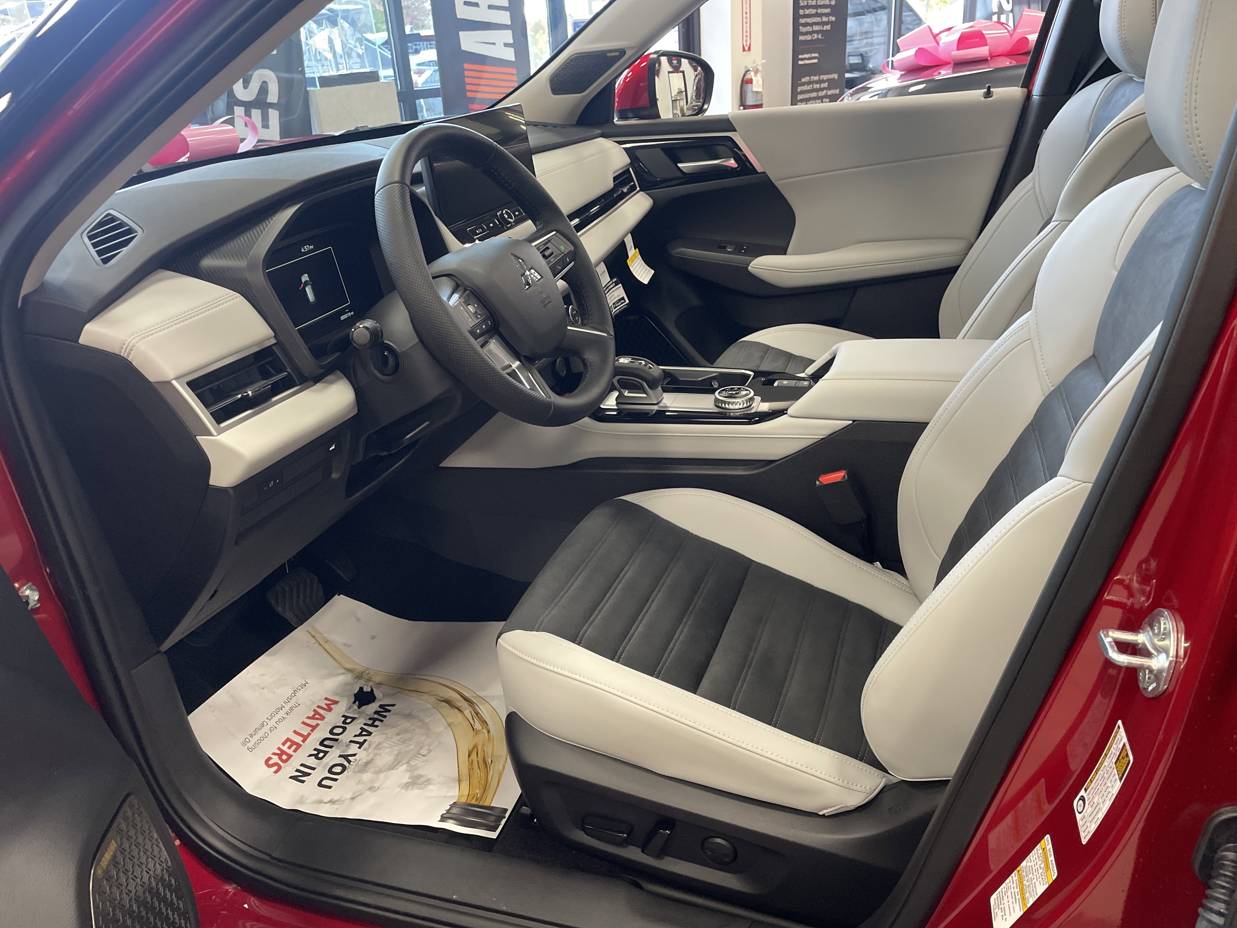 New 2025 Mitsubishi Outlander SE image 12