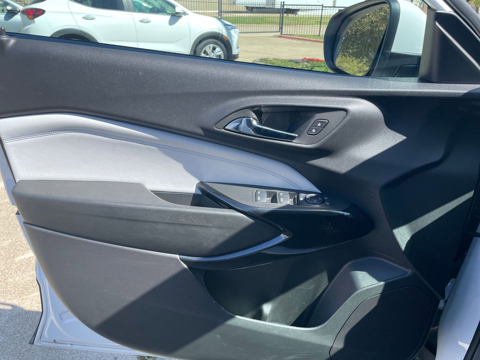 Used 2025 Chevrolet Trax LT image 18