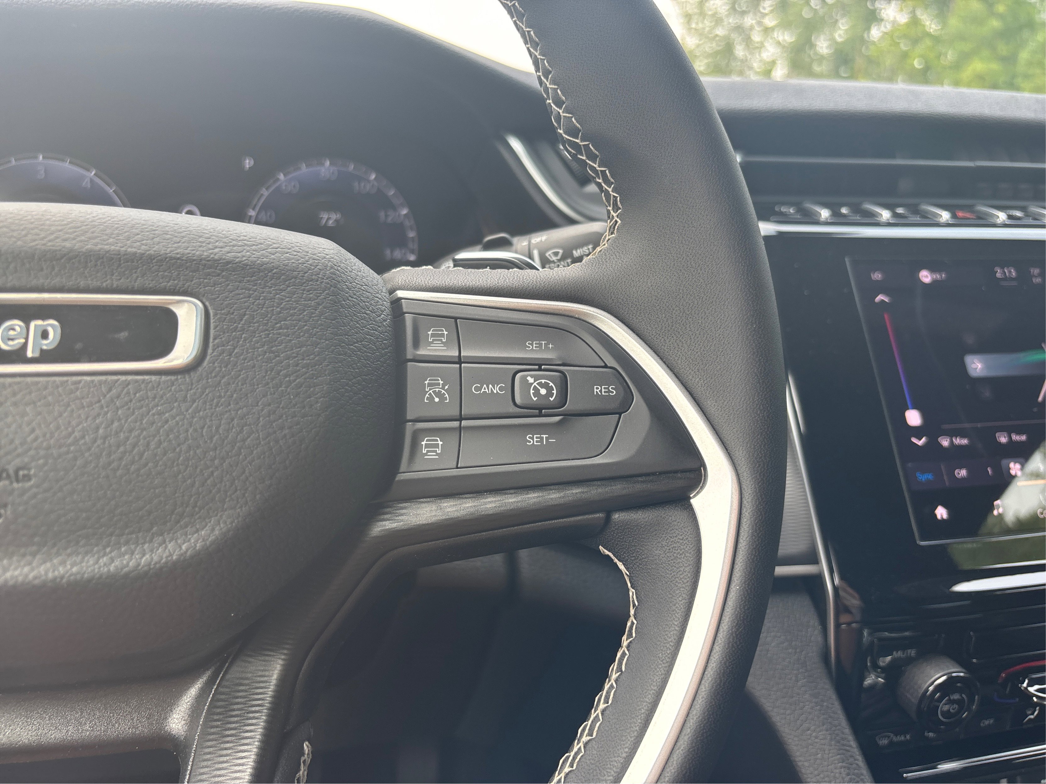 Used 2024 Jeep Grand Cherokee Laredo image 57