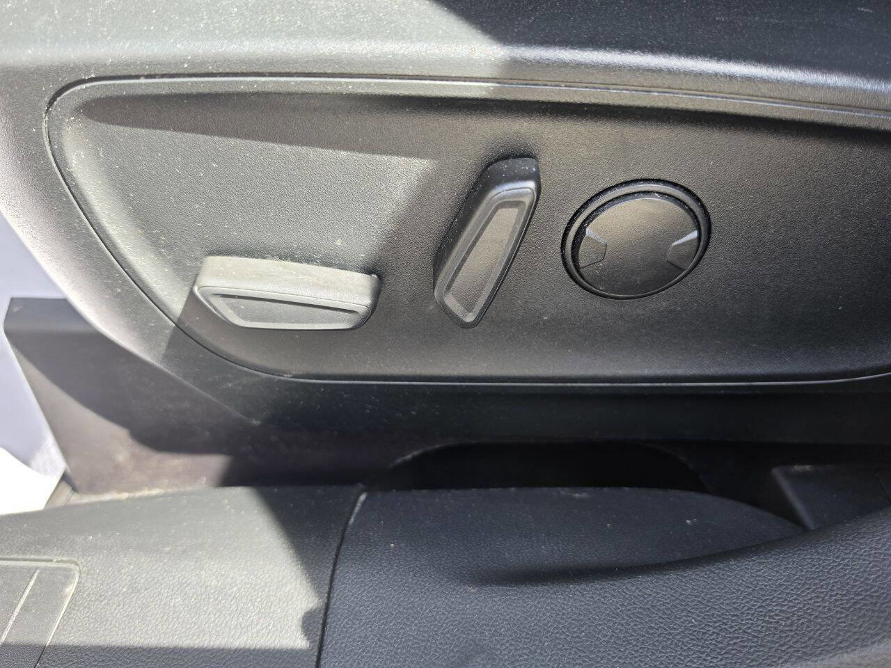 Used 2020 Ford Escape SE AWD/4WD image 16