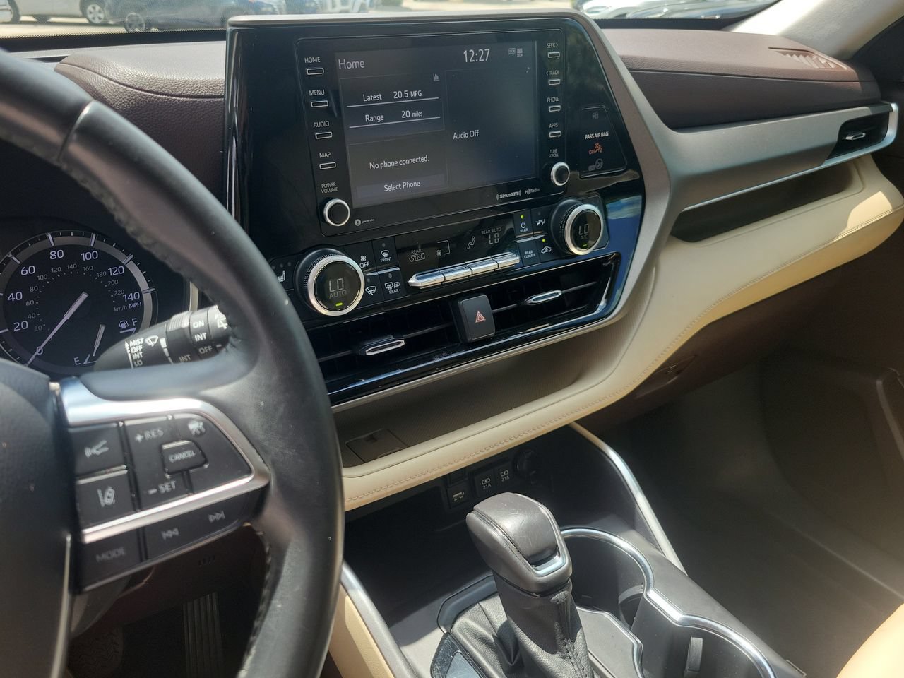 Used 2021 Toyota Highlander XLE FWD image 24