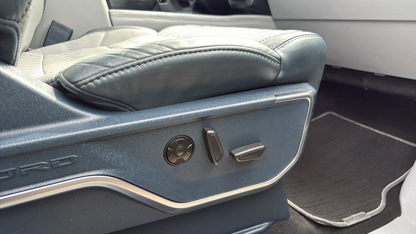 Used 2024 Ford F350 Limited w/ FX4 Off-Road Package image 25