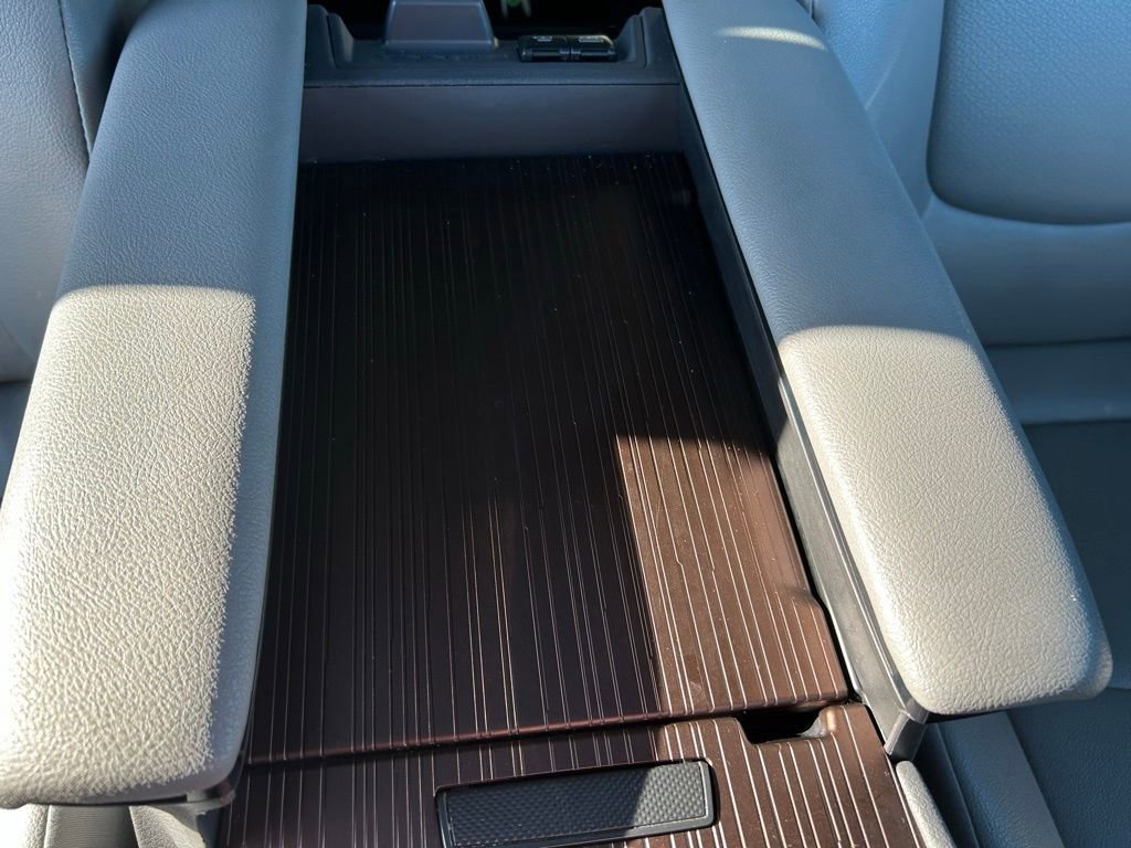 Used 2024 Toyota Sienna XLE image 38