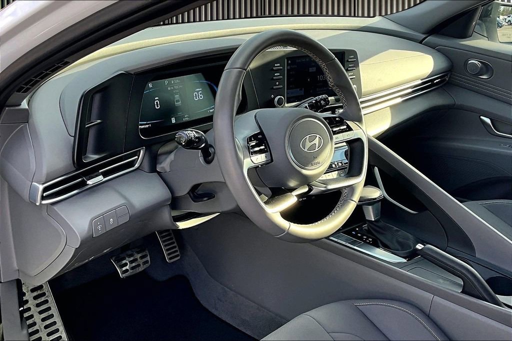 Certified 2025 Hyundai Elantra Sport image 14