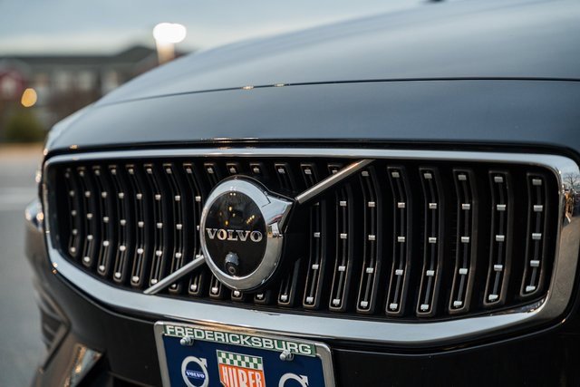 Used 2023 Volvo V60 B5 Cross Country Plus image 12