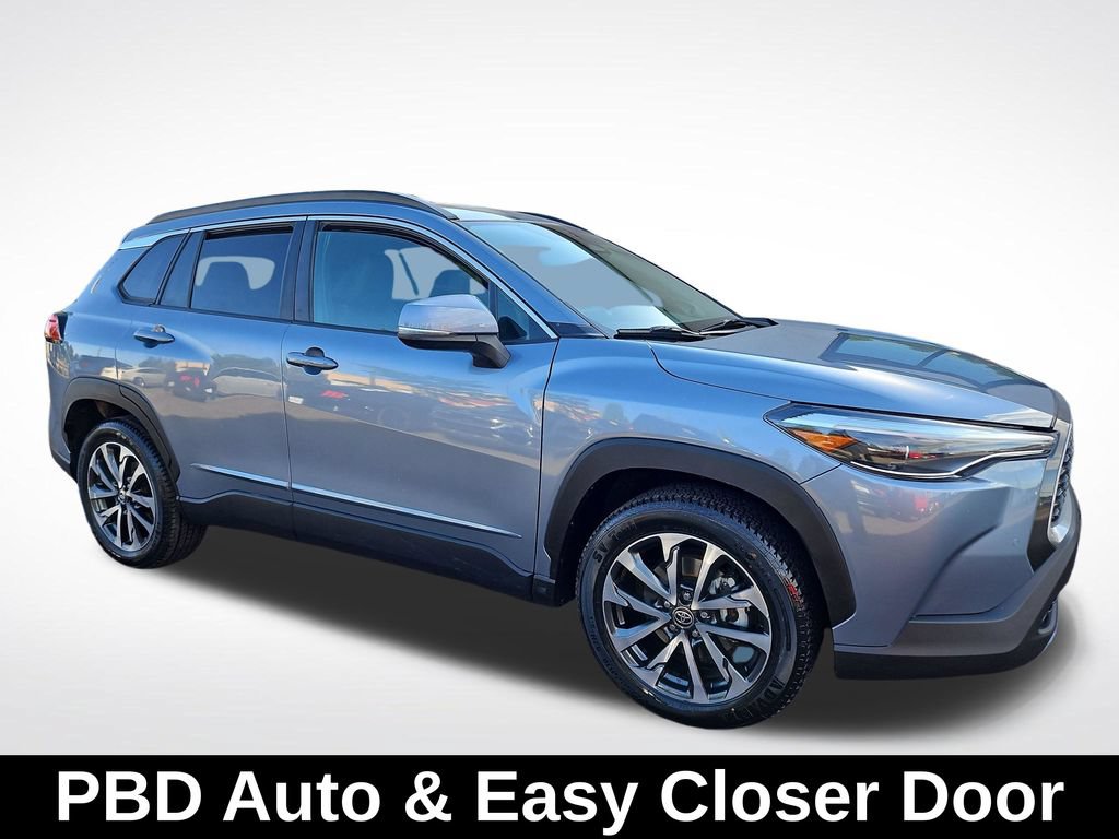 Used 2023 Toyota Corolla Cross XLE w/ Convenience Package AWD/4WD image 7