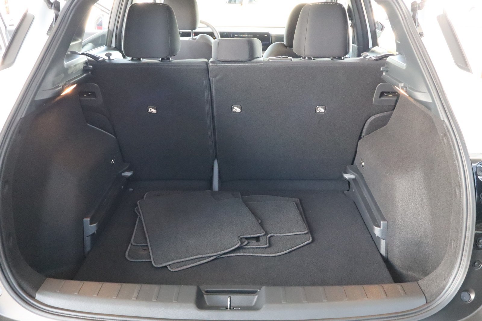 Used 2025 Nissan Kicks SV FWD image 38