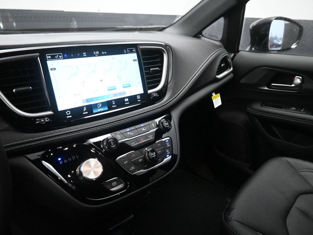New 2026 Chrysler Pacifica Select FWD image 16