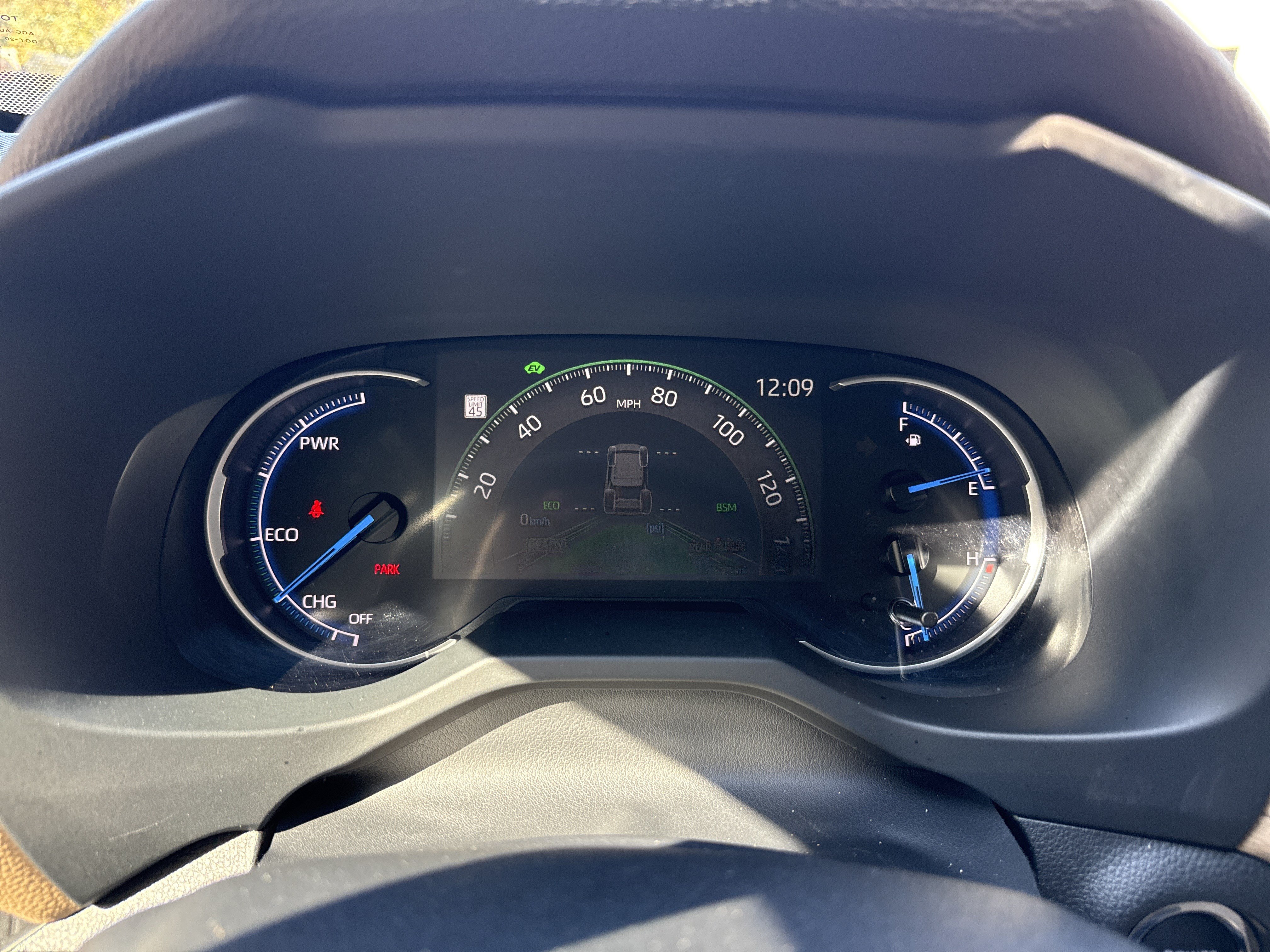 Used 2025 Toyota RAV4 XLE AWD/4WD image 21