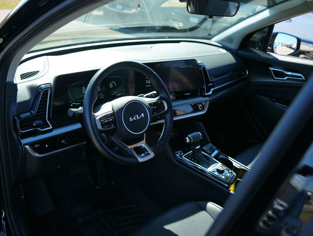 Used 2025 Kia Sportage EX image 17