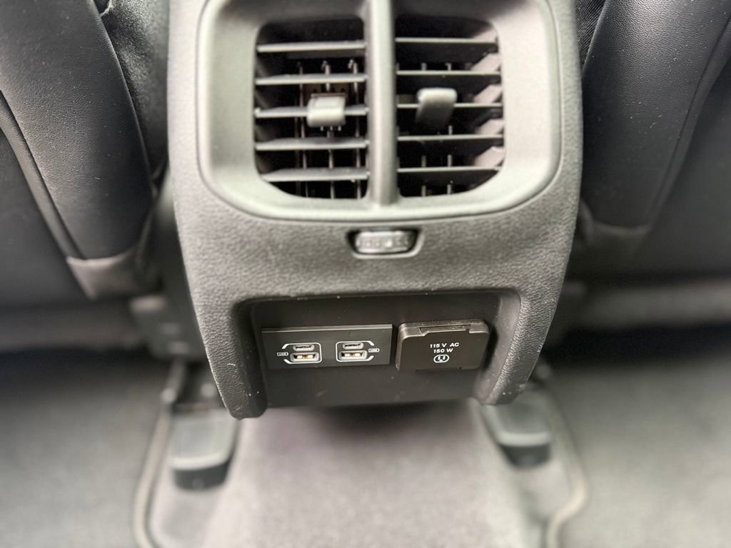 Used 2022 Jeep Cherokee Limited image 29