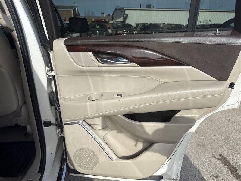 Used 2015 Cadillac Escalade Premium AWD/4WD image 18