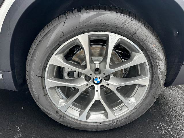 New 2026 BMW X5 xDrive40i w/ Premium Package AWD/4WD image 7