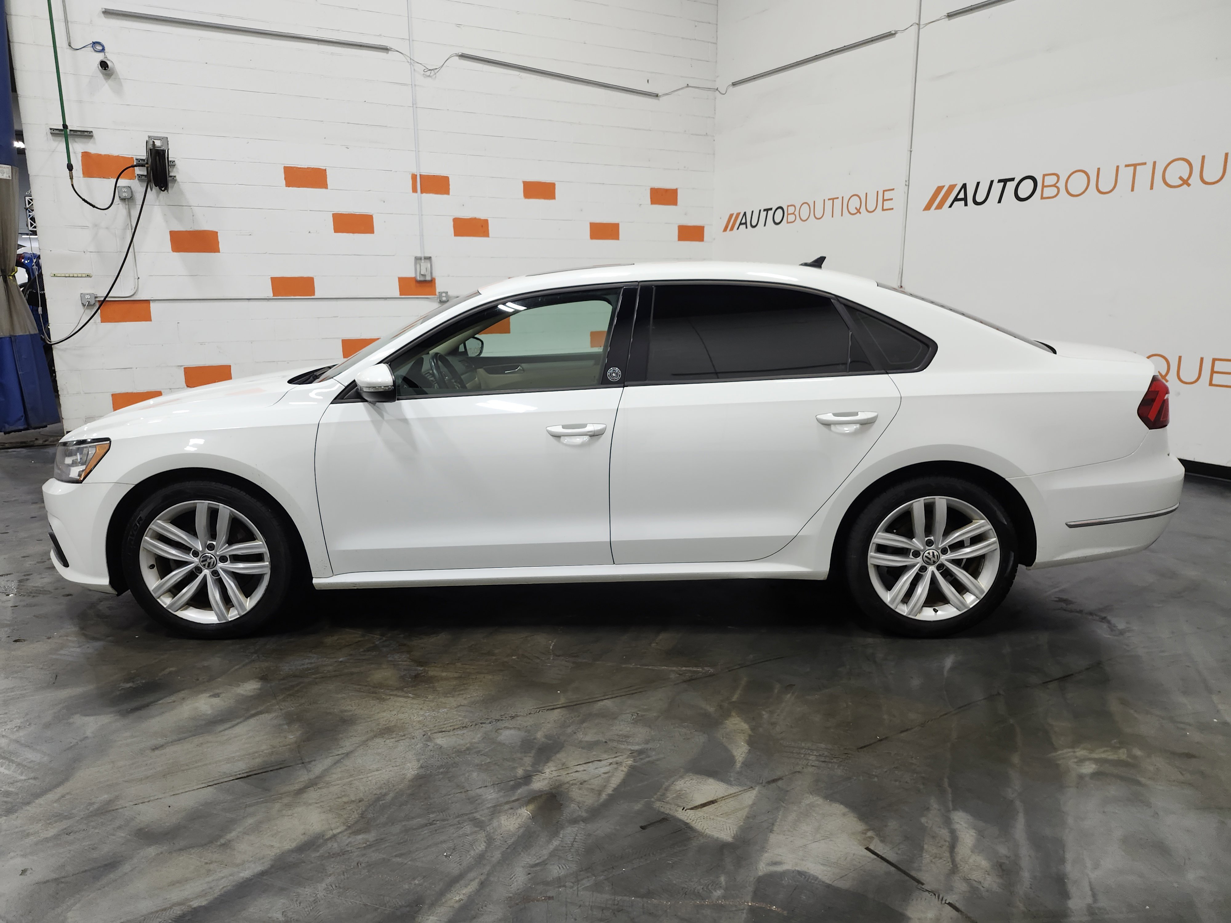Used 2019 Volkswagen Passat 2.0T Wolfsburg w/ Wheels & Sunroof Package image 14