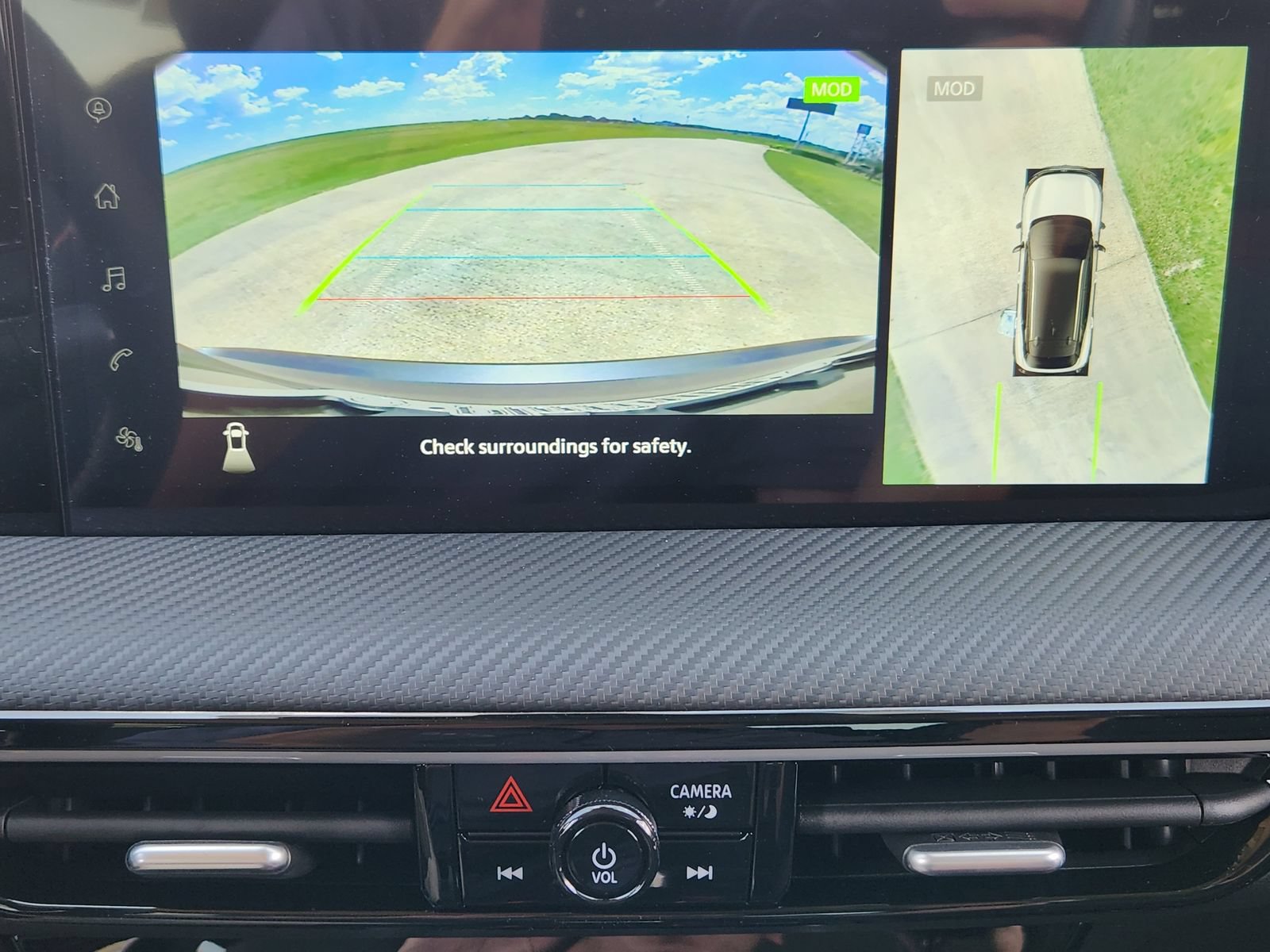 Certified 2025 Nissan Kicks SR FWD image 17