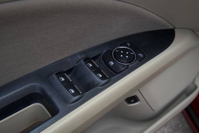 Used 2019 Ford Fusion SE FWD image 16