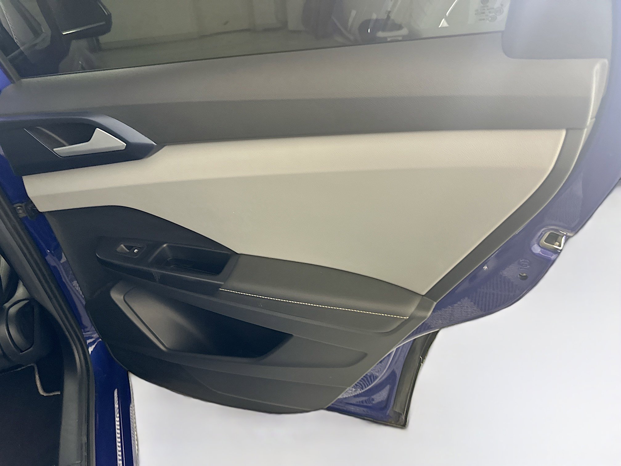 Used 2024 Volkswagen Taos SE w/ MDO Package image 27