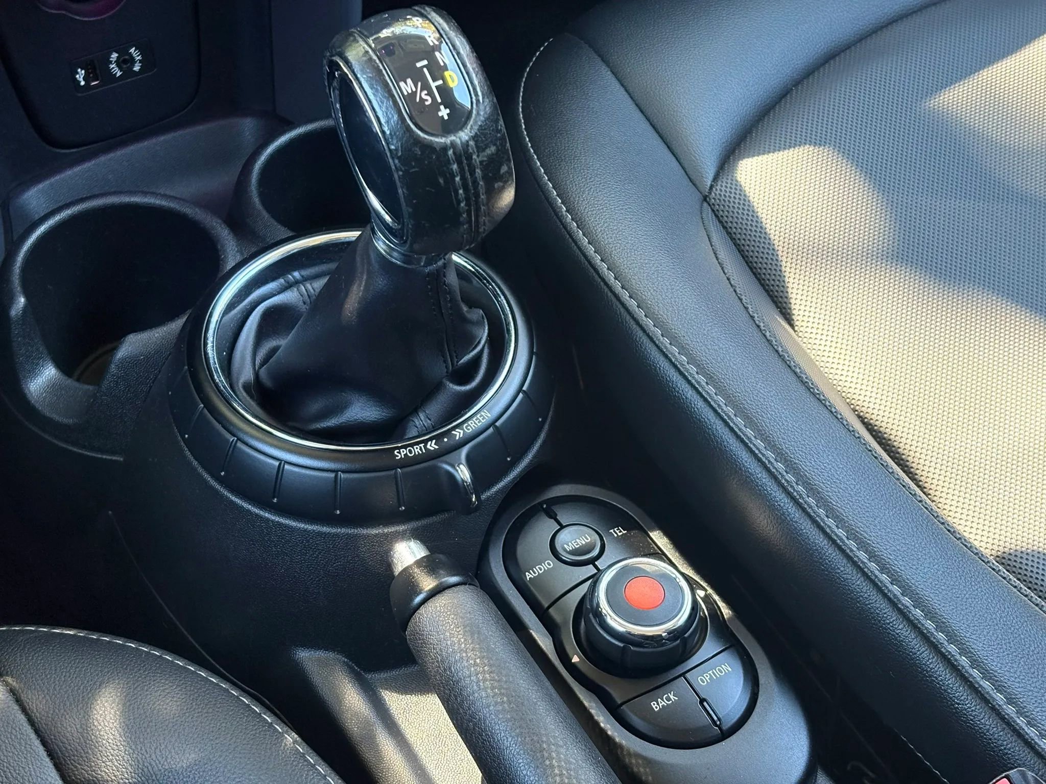 Used 2015 MINI Cooper 4-Door Hardtop image 14