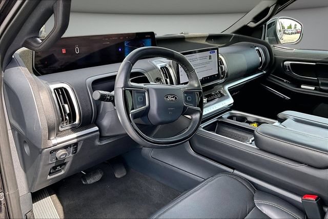 Used 2025 Ford Expedition Max Platinum w/ Stealth Performance Package AWD/4WD image 16