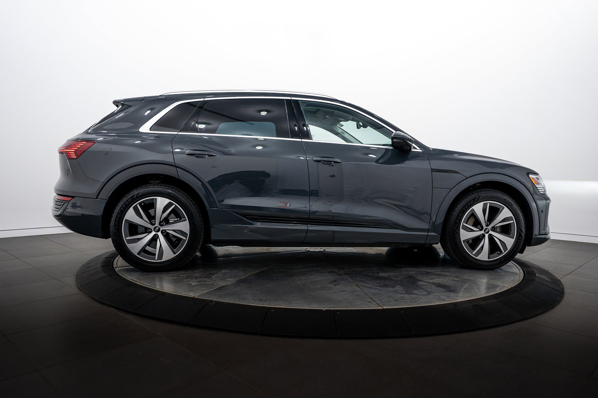Certified 2024 Audi Q8 e-tron Premium Plus w/ Premium Plus Package AWD/4WD image 3