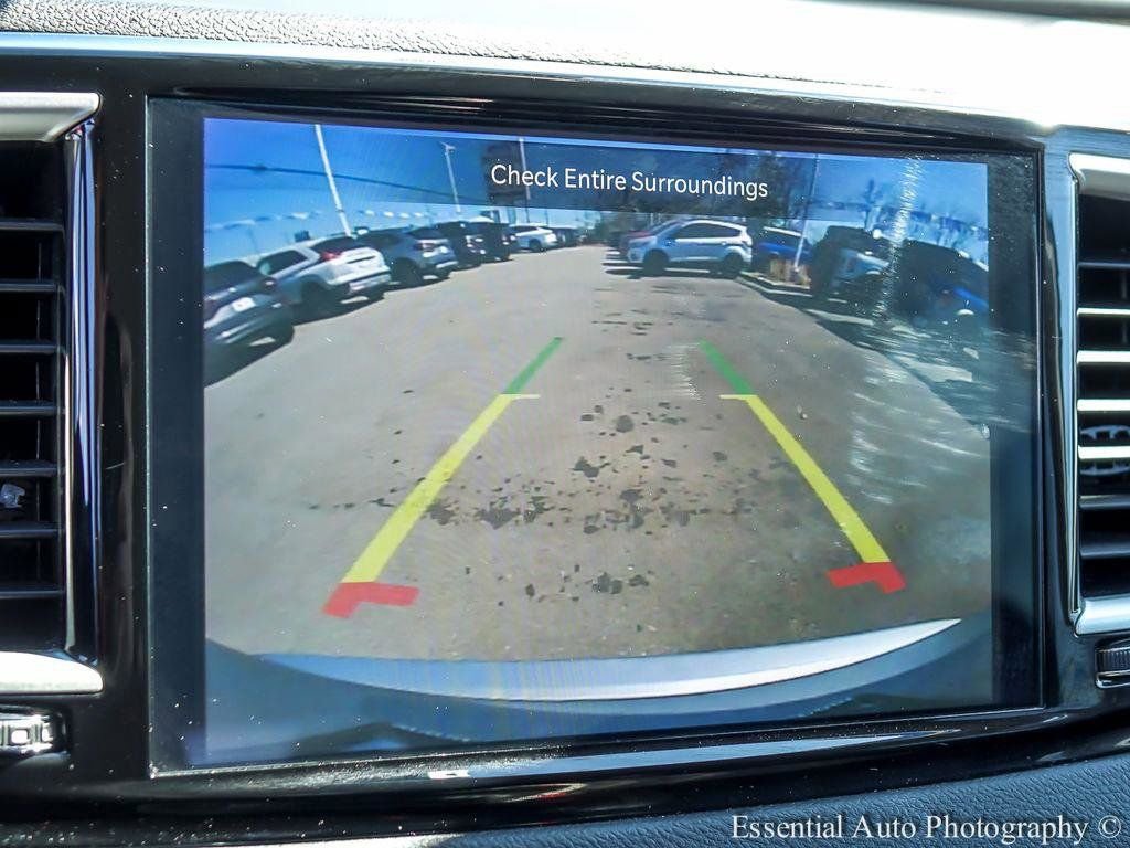 Used 2024 Chrysler Pacifica Touring-L image 18