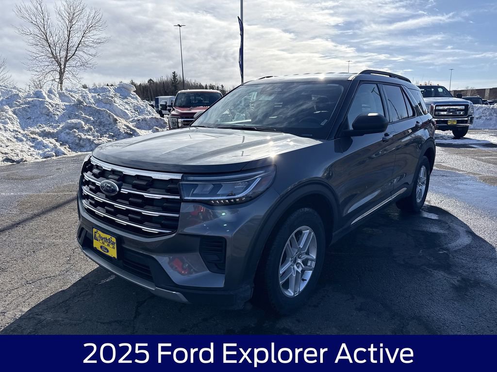Used 2025 Ford Explorer Active image 3