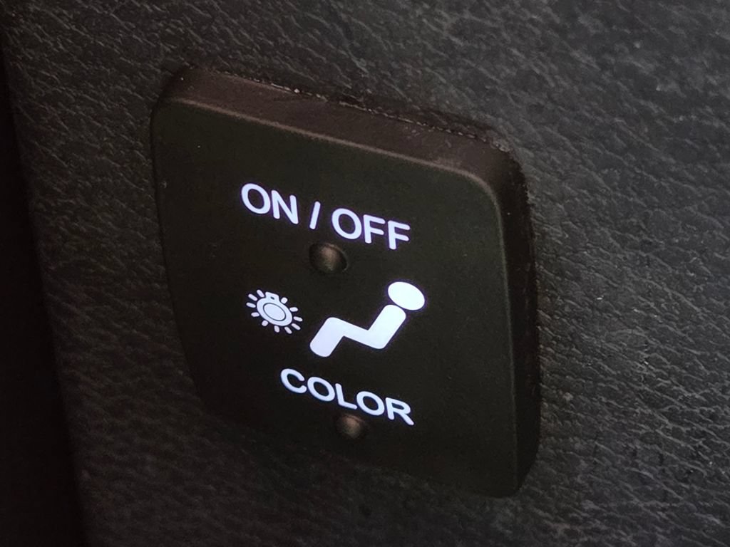 Used 2022 Nissan Kicks SR w/ Interior Electronics Package FWD image 30