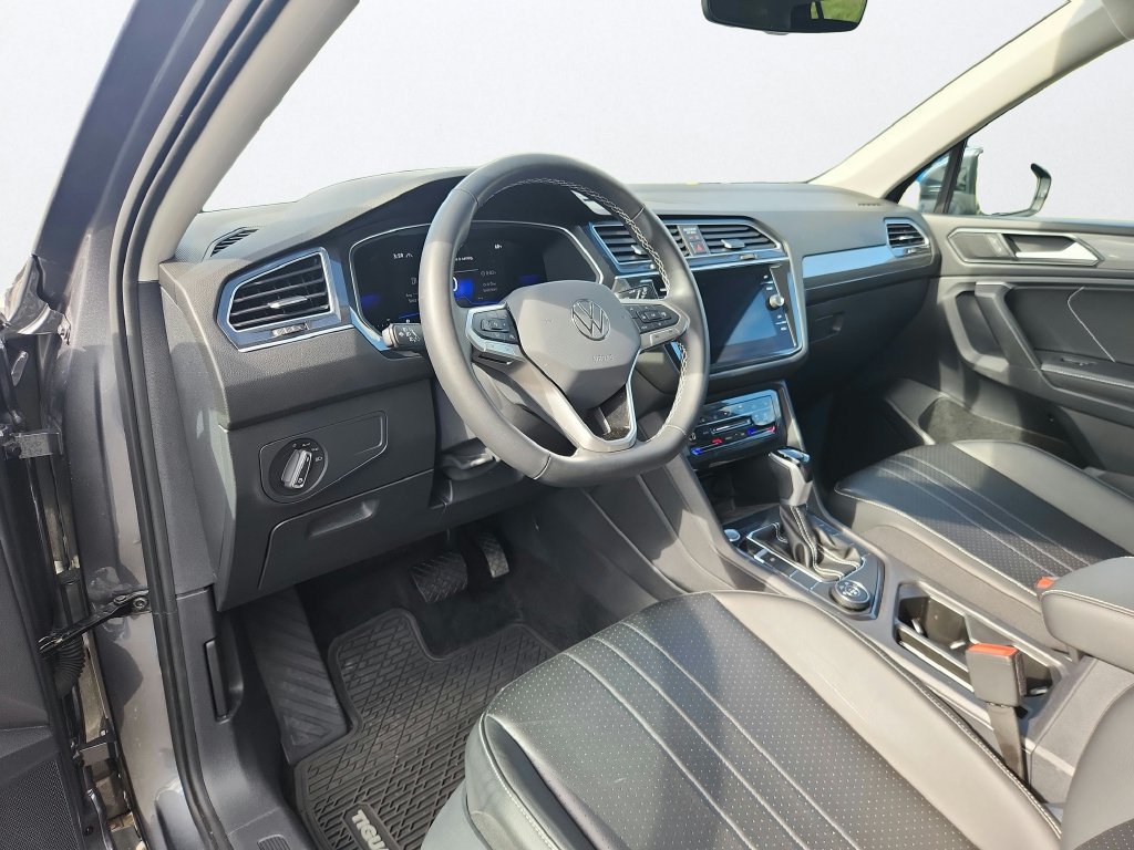 Certified 2024 Volkswagen Tiguan SE AWD/4WD image 10
