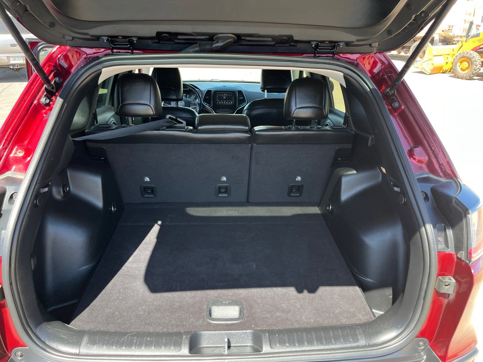 Used 2021 Jeep Cherokee Latitude Lux FWD image 28