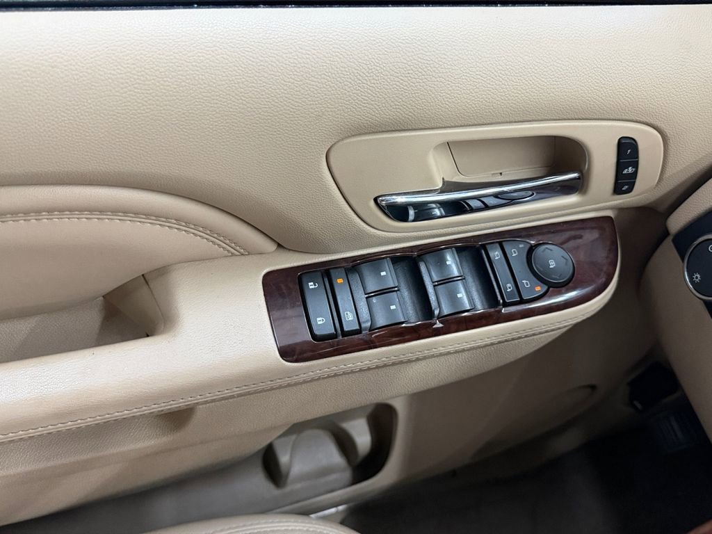 Used 2013 Cadillac Escalade Luxury AWD/4WD image 11