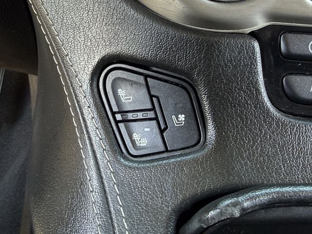 Used 2019 GMC Yukon XL Denali RWD image 21
