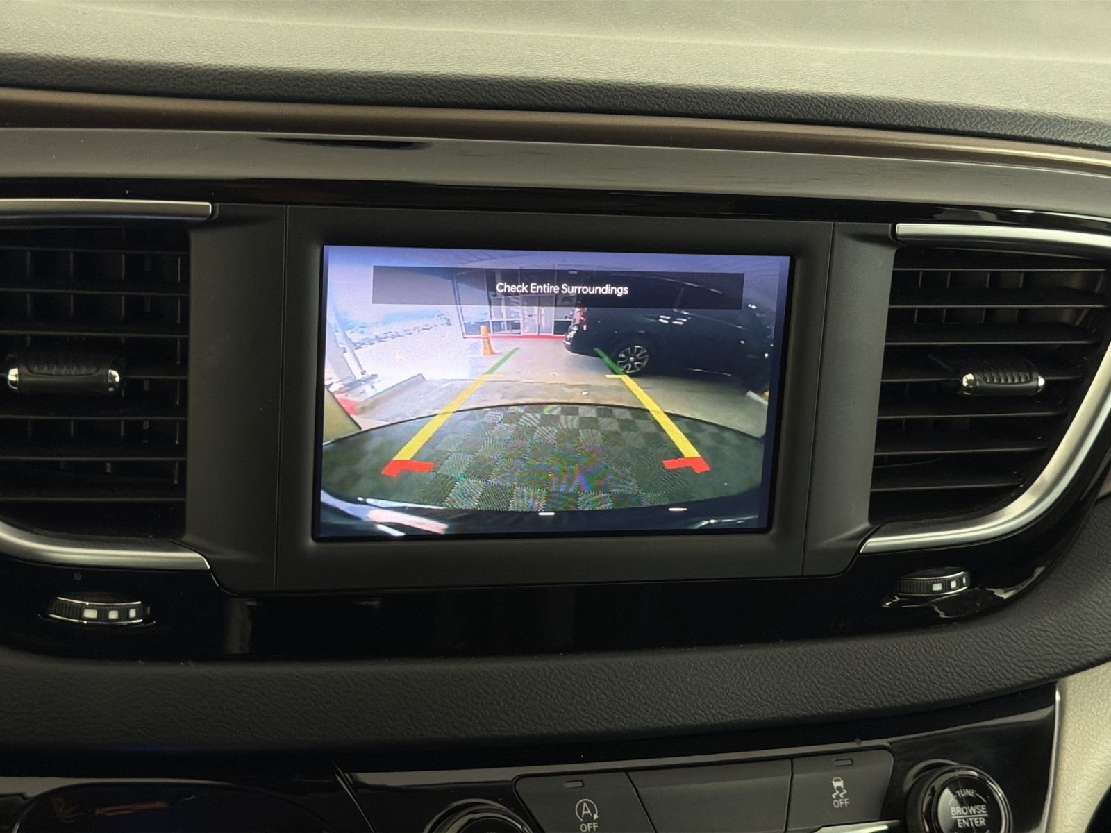 Used 2022 Chrysler Voyager LX FWD image 19