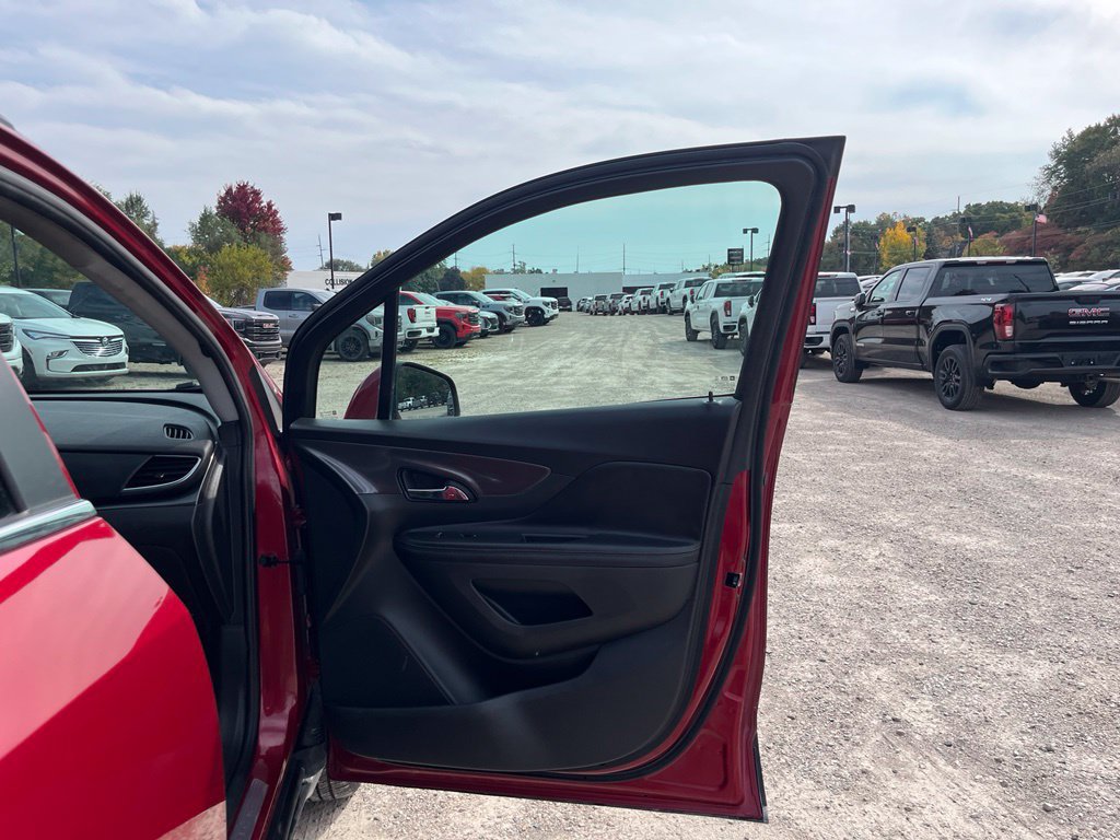 Used 2020 Buick Encore Preferred w/ Safety Package FWD image 33