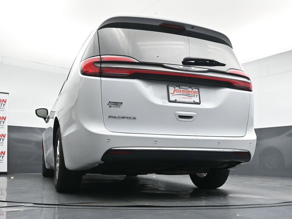 Used 2023 Chrysler Pacifica Touring-L FWD image 36