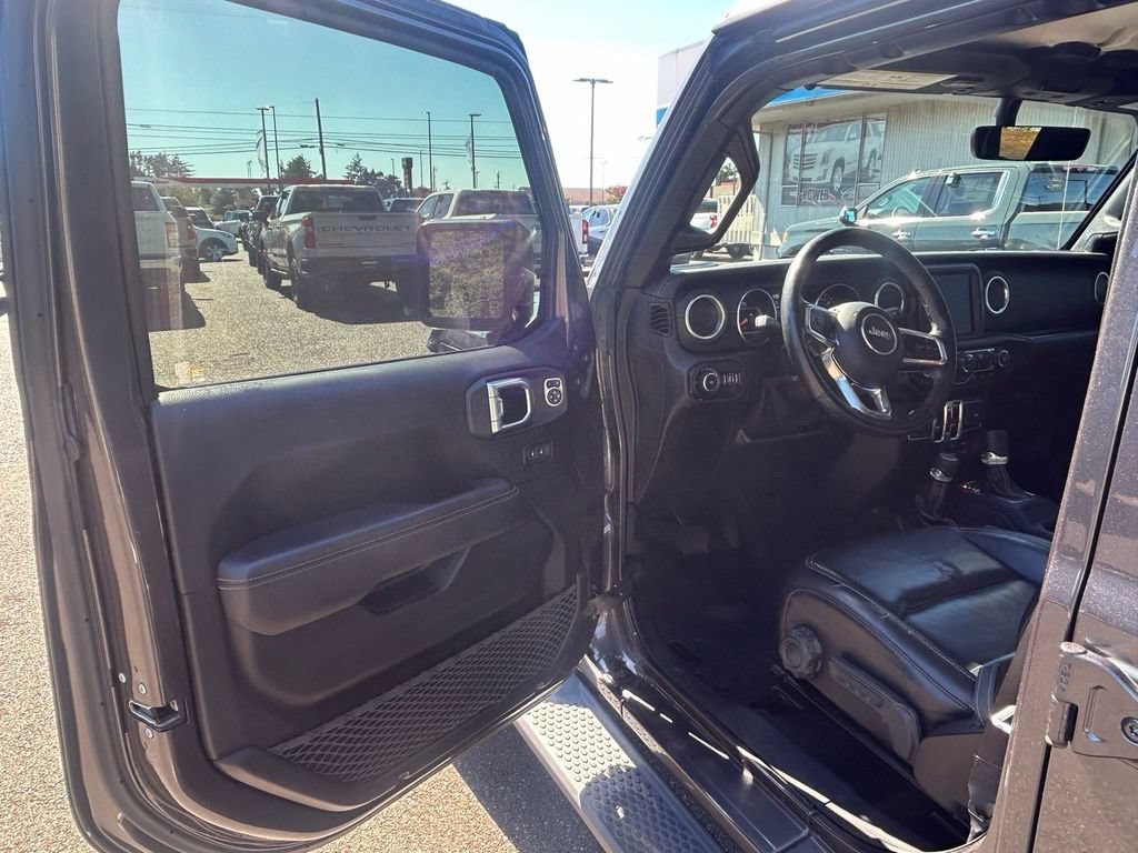 Used 2019 Jeep Wrangler Unlimited Sahara AWD/4WD image 12