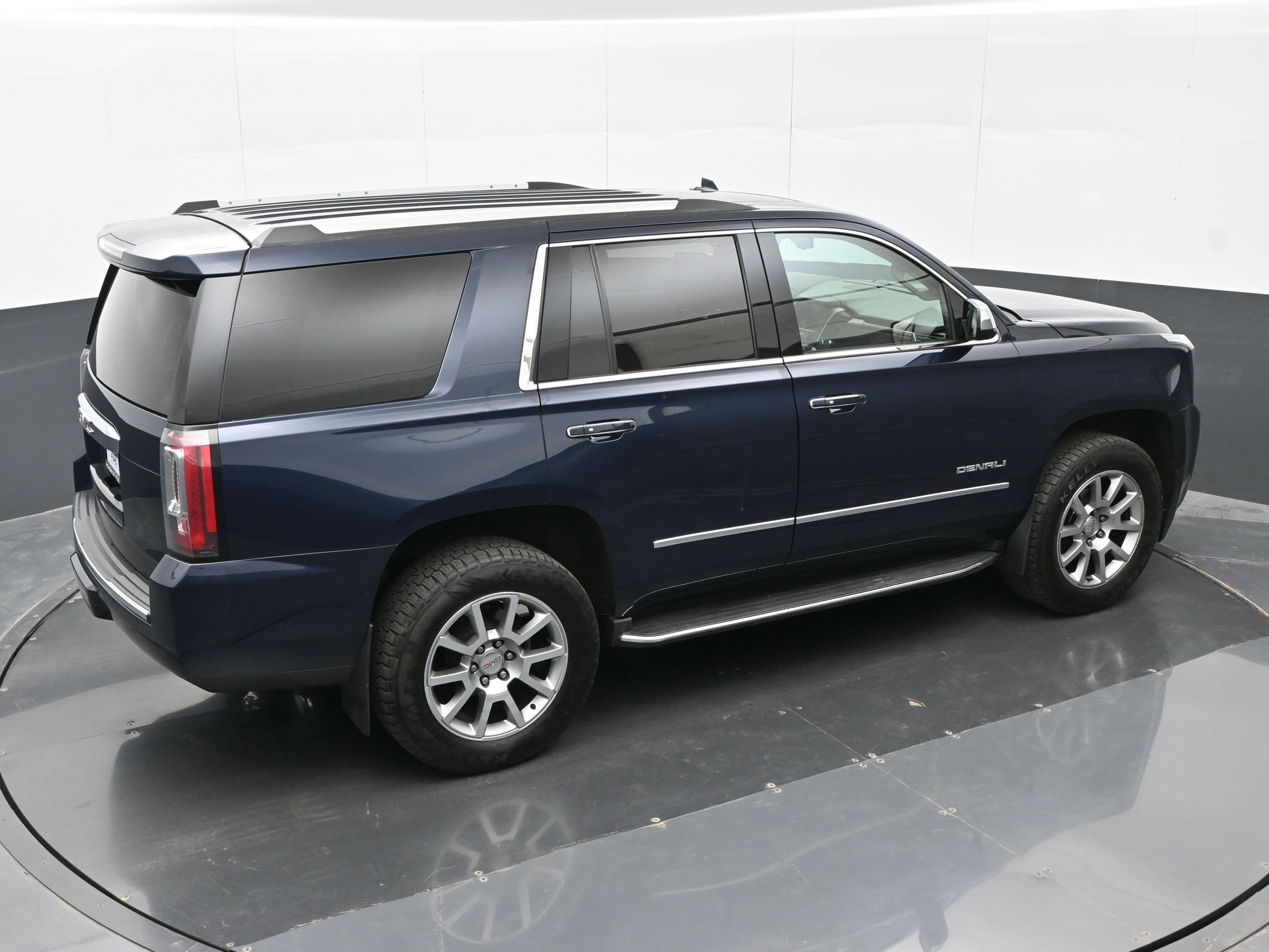 Used 2020 GMC Yukon Denali w/ Open Road Package AWD/4WD image 31