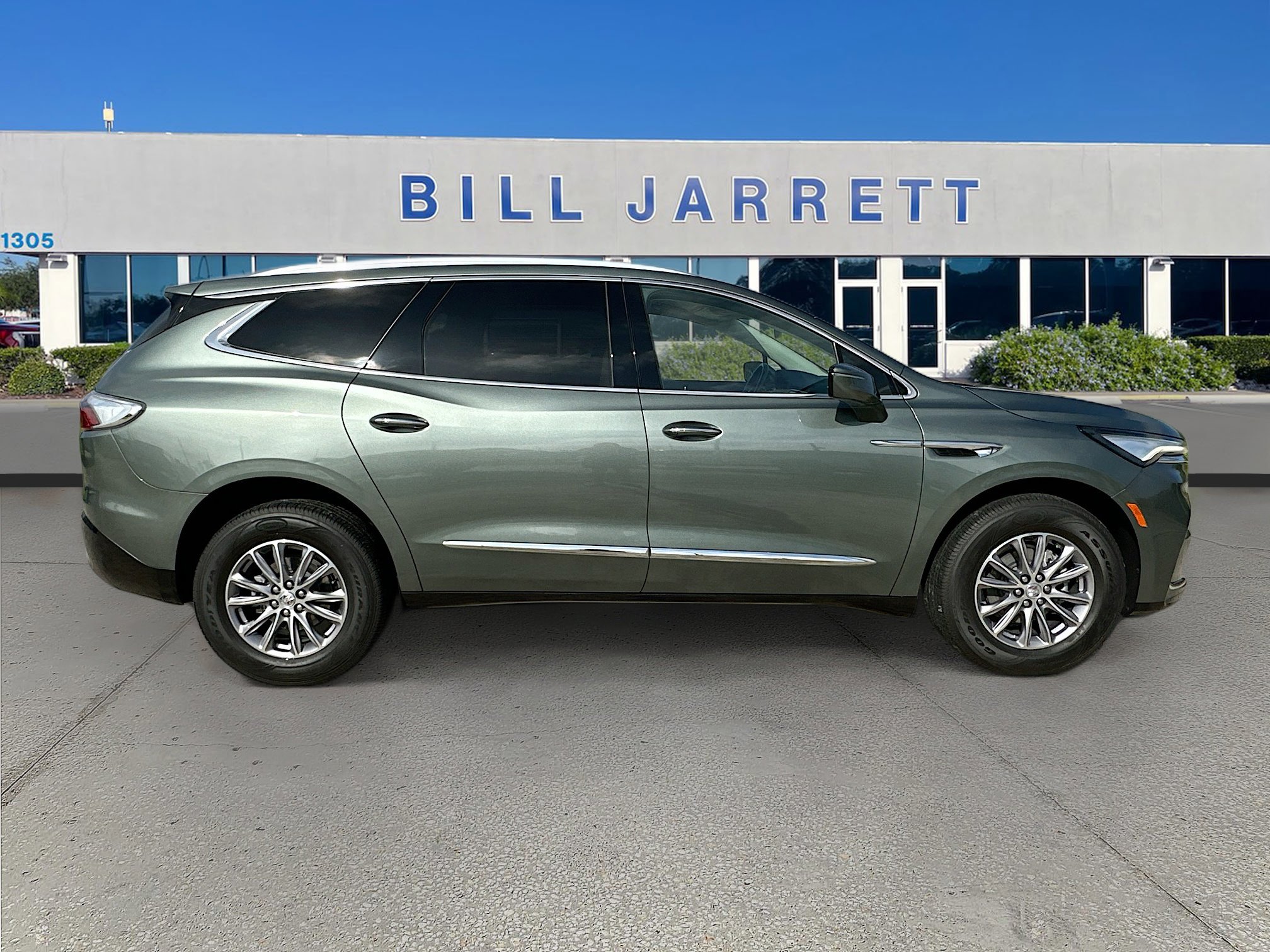 Used 2023 Buick Enclave Essence image 8