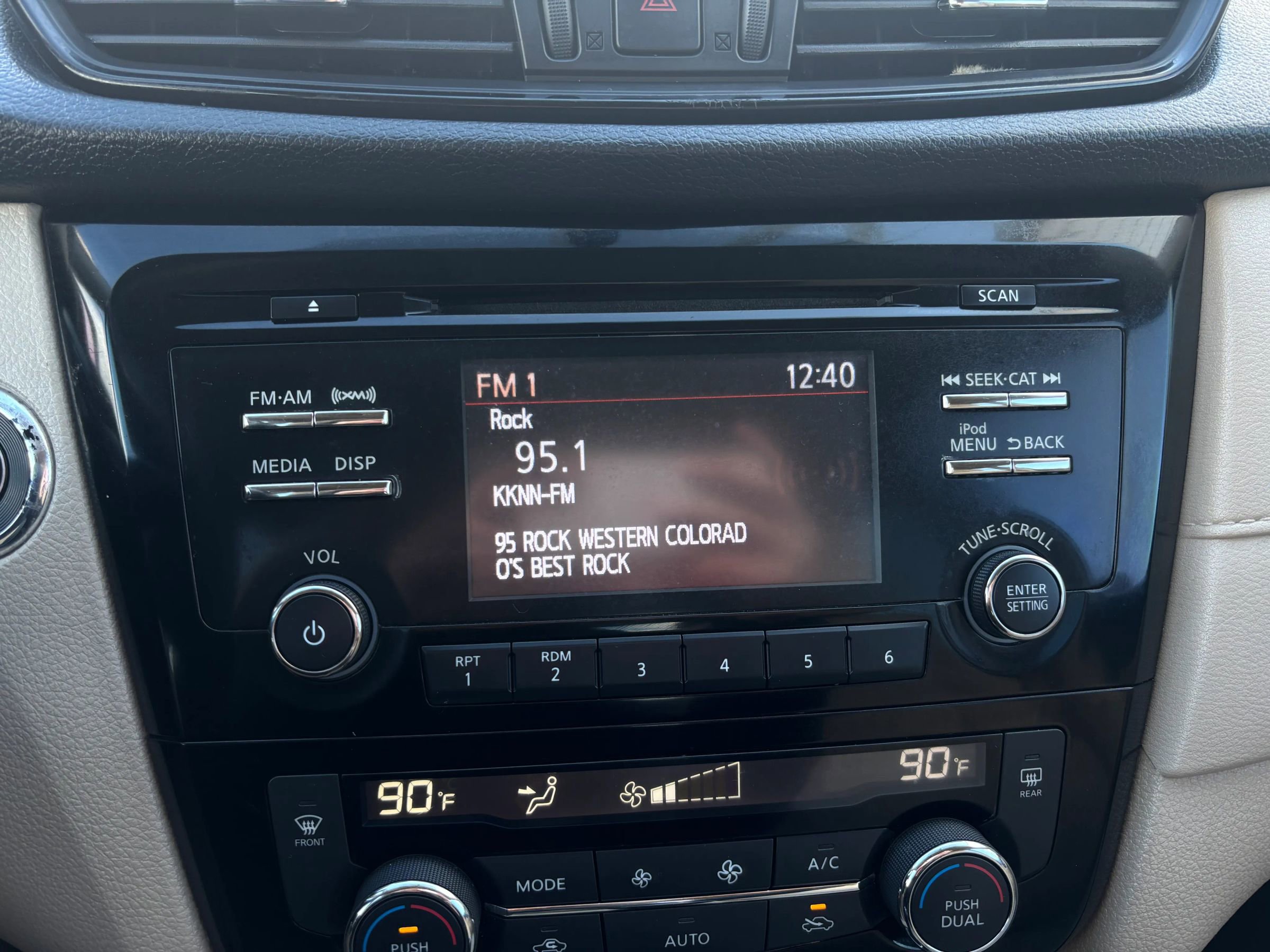 Used 2017 Nissan Rogue SV image 12