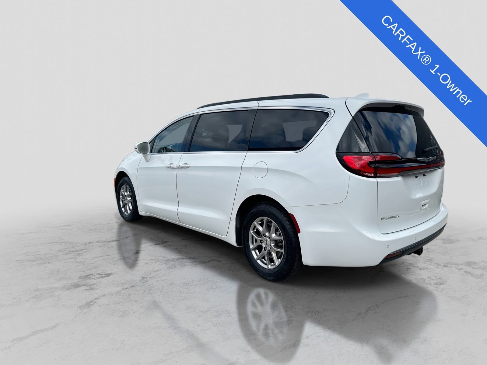 Used 2021 Chrysler Pacifica Touring w/ Cold Weather Group FWD image 5