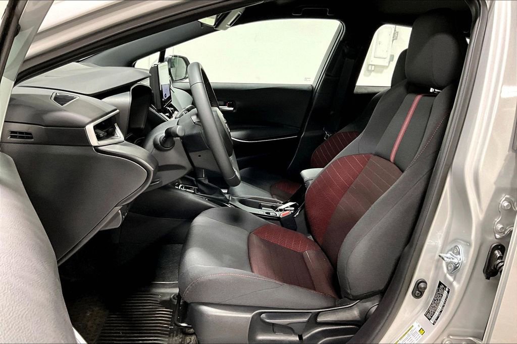 Used 2025 Toyota Corolla SE image 32