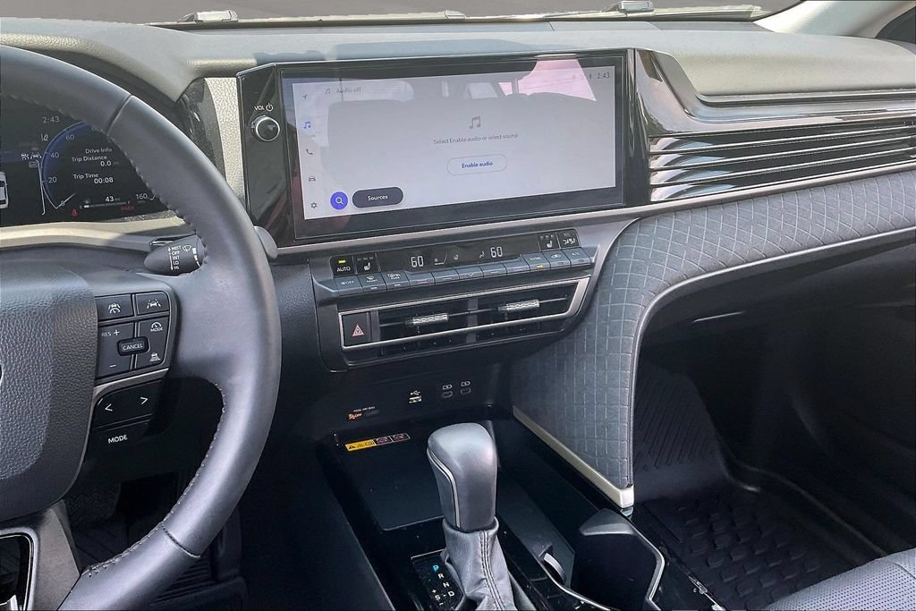 Used 2025 Toyota Camry XLE FWD image 9