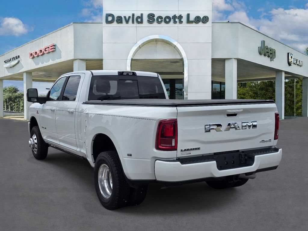 Used 2025 RAM 3500 Laramie AWD/4WD image 9