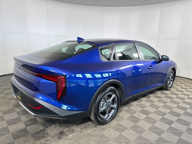 Used 2025 Kia K4 LXS image 3
