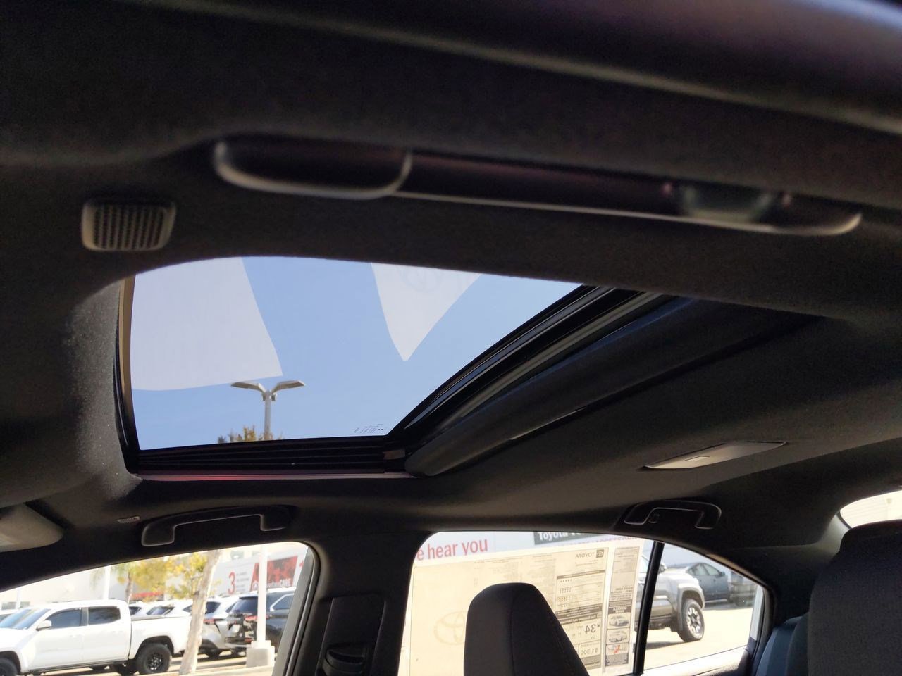 Used 2023 Toyota Corolla SE w/ SE Premium Package image 16