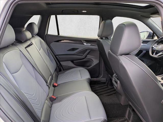 New 2026 Volkswagen Tiguan SE R-Line image 24