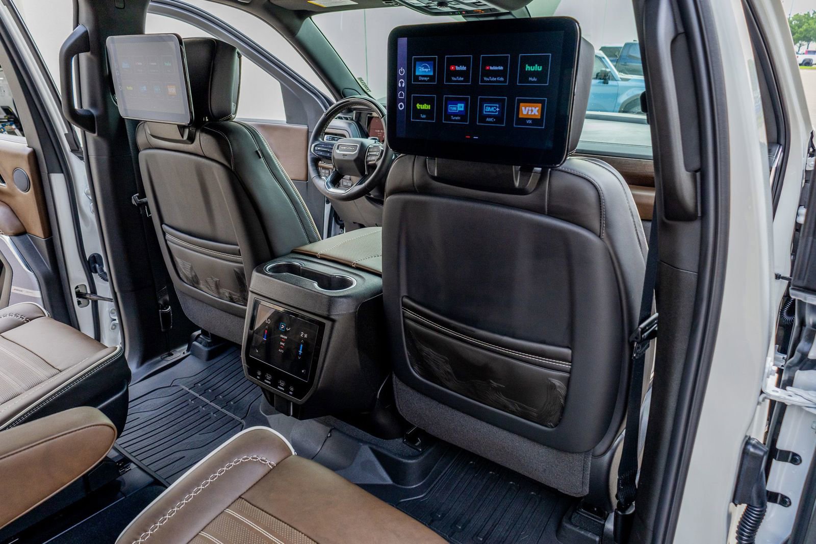 Used 2025 GMC Yukon Denali Ultimate w/ LPO, Floor Liner Package AWD/4WD image 31