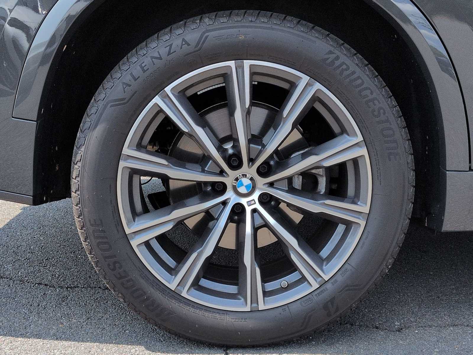 Used 2026 BMW X5 xDrive40i w/ M Sport Package AWD/4WD image 14