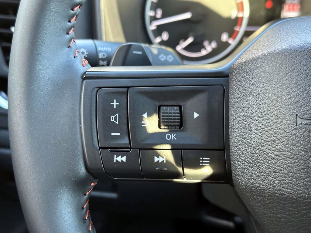 Certified 2025 Nissan Rogue SV image 22