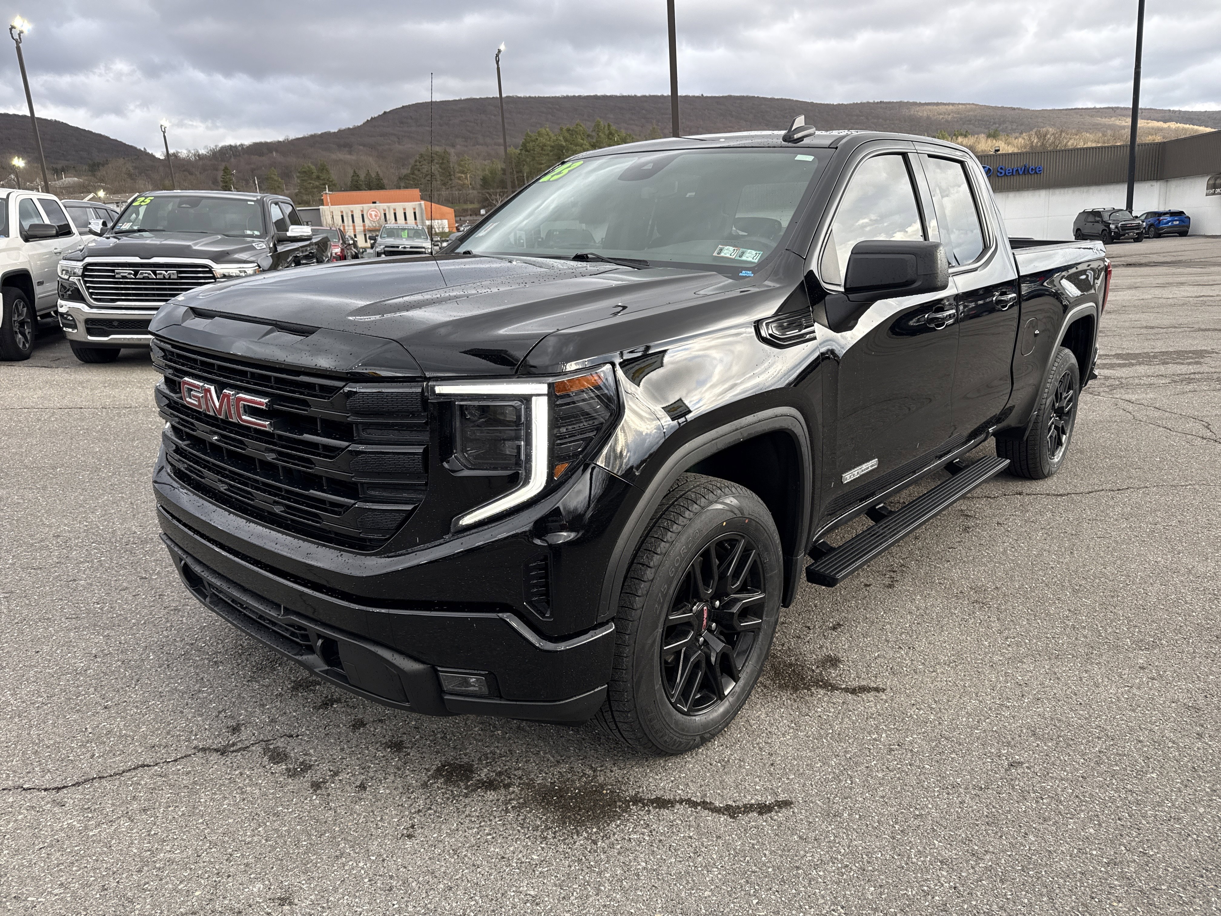 Used 2023 GMC Sierra 1500 Elevation image 8
